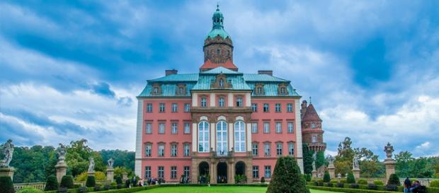 Zamek w Książu po latach oczekiwania otwiera swoje podziemia dla turystów. Zamek w Książu po latach oczekiwania otwiera swoje podziemia dla turystów.