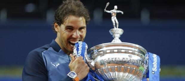 Rafael Nadal se coronó campeón en Barcelona e igualó el récord de Vilas en títulos ganados en arcilla Rafael Nadal se coronó campeón en Barcelona e igualó el récord de Vilas en títulos ganados en arcilla