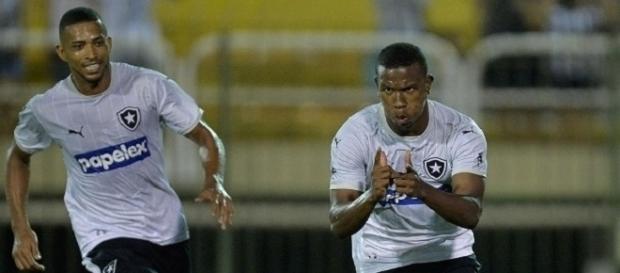 Ribamar comemorando o seu gol na vitória do Botafogo sobe o Fluminense Ribamar comemorando o seu gol na vitória do Botafogo sobe o Fluminense