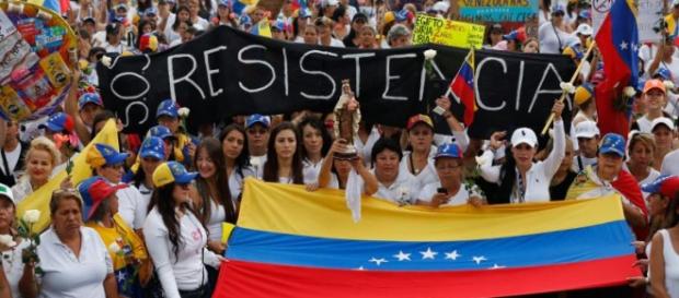 venezolanos ejercen presíon en las calles. venezolanos ejercen presíon en las calles.