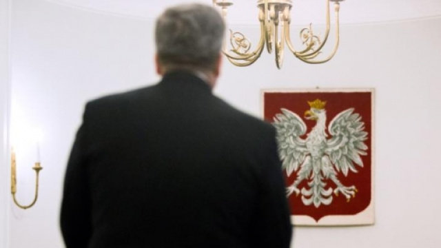 Il presidente Bronislaw Komorowski risponde al giudice nel processo contro Sumlinski.