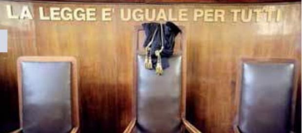 Addebito e confessione di doveri scorretti. Addebito e confessione di doveri scorretti.