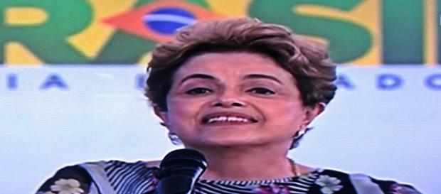 Dilma em Salvador: "quem me julga é corrupto" Dilma em Salvador: "quem me julga é corrupto"