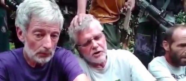 John Ridsdel, l'uomo al centro, è il cittadino canadese decapitato dal gruppo terrorista Abu Sayyaf John Ridsdel, l'uomo al centro, è il cittadino canadese decapitato dal gruppo terrorista Abu Sayyaf