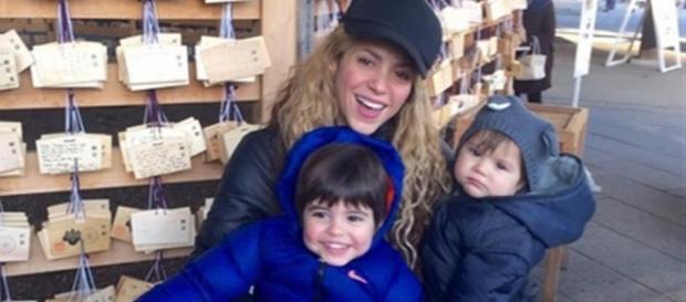 Shakira posa en la foto con Milan y Sasha, Shakira posa en la foto con Milan y Sasha,