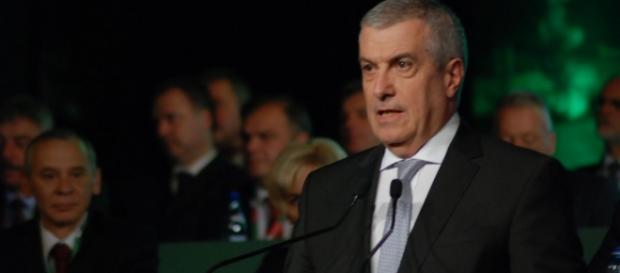 Tăriceanu cheamă politicienii la revoltă Tăriceanu cheamă politicienii la revoltă