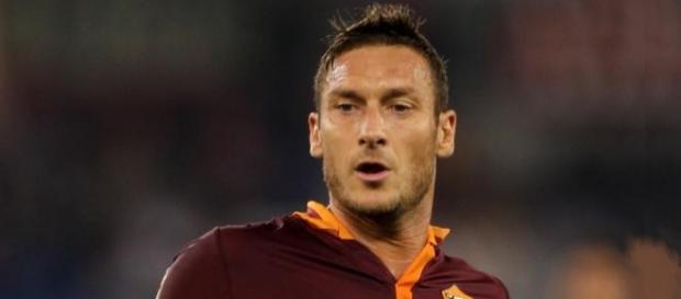 Totti, suo lo zampino nel gol giallorosso. Totti, suo lo zampino nel gol giallorosso.