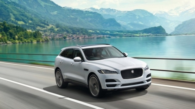 Ecco finalmente la nuova Jaguar F Pace.