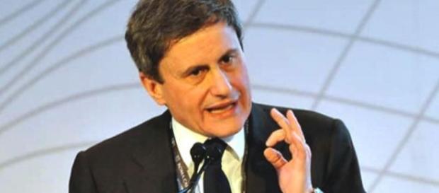 Alemanno parla della Raggi e attacca la Meloni. Alemanno parla della Raggi e attacca la Meloni.