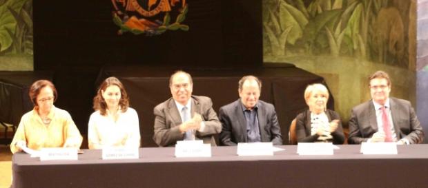 Berta Cea Echenique con la familia Coppel y autoridades culturales de México Berta Cea Echenique con la familia Coppel y autoridades culturales de México
