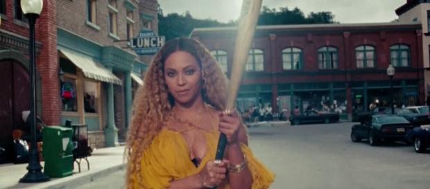 Beyoncé lançou um novo disco no dia 23 Beyoncé lançou um novo disco no dia 23