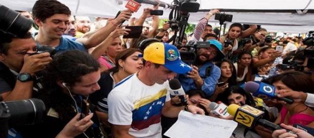 En Venezuela se recogieron las firmas para el referendo revocatorio En Venezuela se recogieron las firmas para el referendo revocatorio