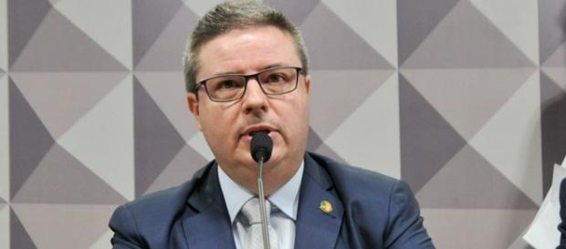 Escolha por Anastasia foi criticada por senadores governistas Escolha por Anastasia foi criticada por senadores governistas