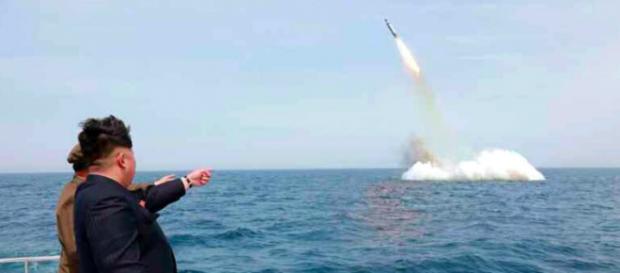 Kim Jong-un testa missili balistici intercontinentali. Immediata la reazione di Obama. Kim Jong-un testa missili balistici intercontinentali. Immediata la reazione di Obama.