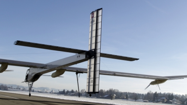 Solar Impulse 2 l'aereo ultraleggero e monoposto alimentato dal sole