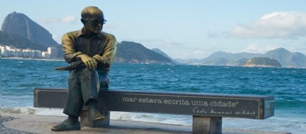 Estátua de Carlos Drummond (Copacabana) Estátua de Carlos Drummond (Copacabana)