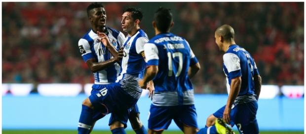 FC Porto esta no mercado procurando reforços FC Porto esta no mercado procurando reforços