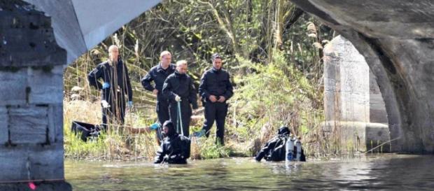 Polícia à procura dos membros da vítima desmembrada. Polícia à procura dos membros da vítima desmembrada.
