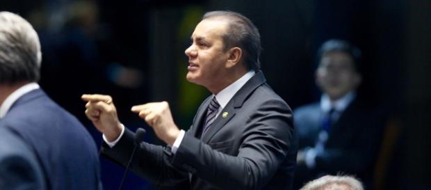 Senador que se manifestou, Ataídes Oliveira Senador que se manifestou, Ataídes Oliveira