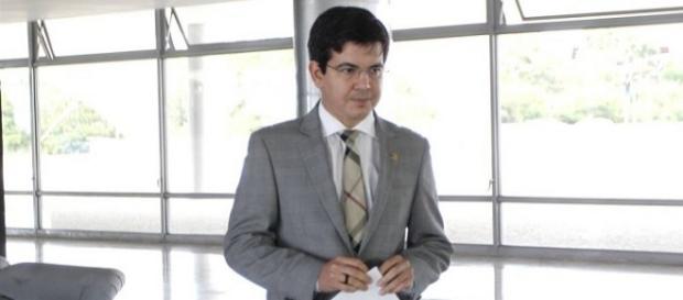 Senador Randolfe Rodrigues (Rede-AP) após reunião com o ministro Senador Randolfe Rodrigues (Rede-AP) após reunião com o ministro