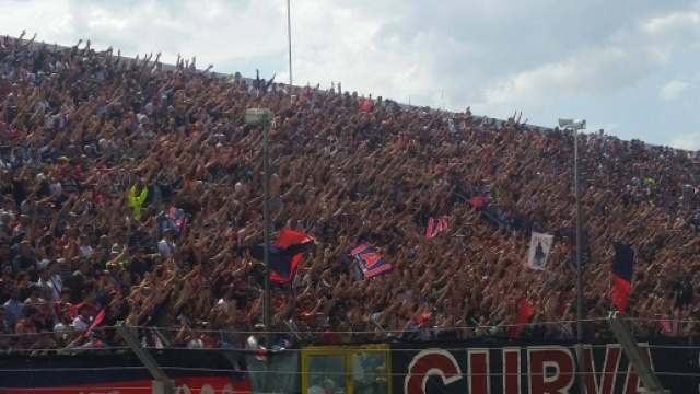 I tifosi della Curva Sud Crotone.