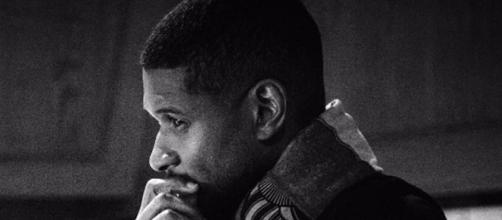 Usher gives Snapchat an eyeful. [Image via Instagram]