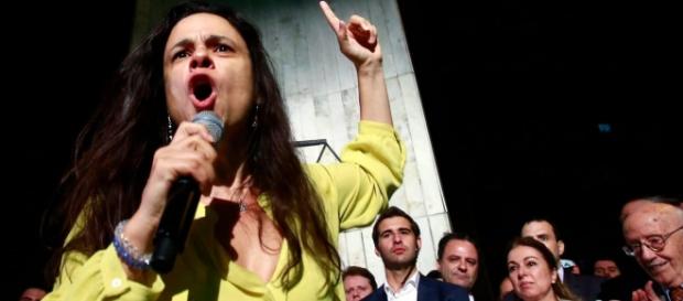 Autora do pedido de impeachment, Janaína Paschoal prestou depoimento na Comissão Especial do Impeachment, no Senado Federal. Autora do pedido de impeachment, Janaína Paschoal prestou depoimento na Comissão Especial do Impeachment, no Senado Federal.