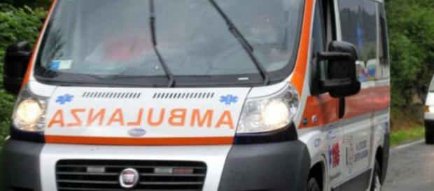 Calabria, grave incidente: due morti e quattro feriti Calabria, grave incidente: due morti e quattro feriti