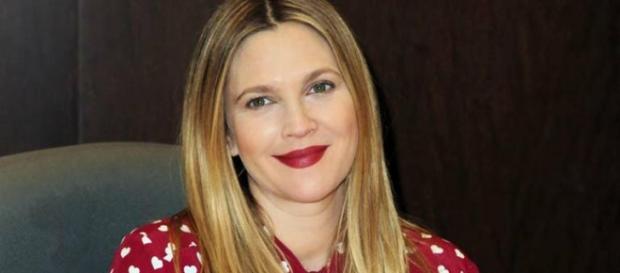 Drew Barrymore anunciou recentemente o divórcio Drew Barrymore anunciou recentemente o divórcio