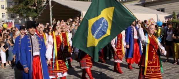 Jovens jornalistas do Brasil concorrem a intercâmbio na Ucrânia Jovens jornalistas do Brasil concorrem a intercâmbio na Ucrânia