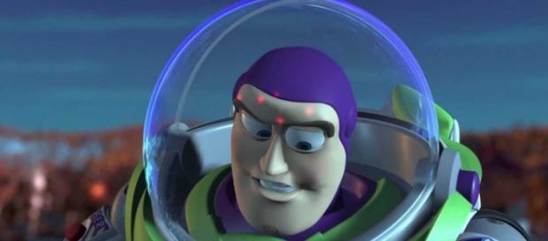 Las distintas misiones espaciales han incluido infinidad de curiosos objetos. Las distintas misiones espaciales han incluido infinidad de curiosos objetos.