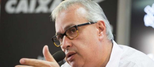 Roberto de Andrade corre atrás de reforços Roberto de Andrade corre atrás de reforços