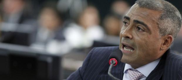 Senador Romário (PSB-RJ) participa da comissão especial do impeachment Senador Romário (PSB-RJ) participa da comissão especial do impeachment