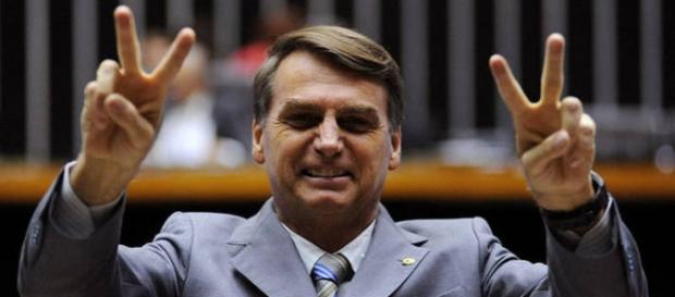 União Brasileira dos Escritores denuncia Bolsonaro ao Tribunal de Haia. União Brasileira dos Escritores denuncia Bolsonaro ao Tribunal de Haia.