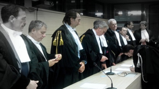 Consesso di giudici in adunanza plenaria