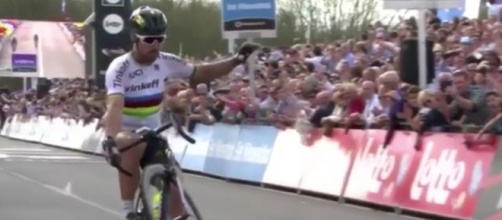 Peter Sagan festeggia a suo modo