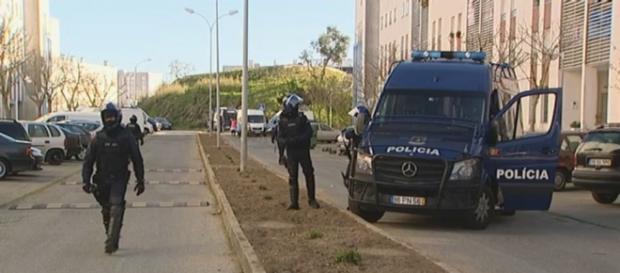 Agentes da PSP voltam ao Bairro da Ameixoeira Agentes da PSP voltam ao Bairro da Ameixoeira