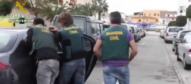De los cuatro detenidos, uno es de nacionalidad española y el resto marroquí De los cuatro detenidos, uno es de nacionalidad española y el resto marroquí