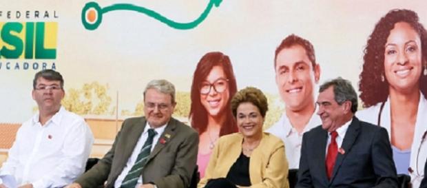 Mais uma vez, menciona a palavra ‘golpe’ Mais uma vez, menciona a palavra ‘golpe’