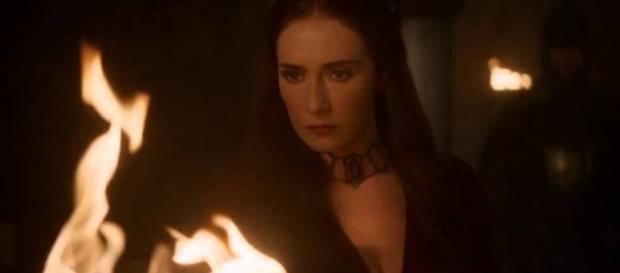Melisandre desconhece os próprios poderes (Foto: Divulgação/HBO) Melisandre desconhece os próprios poderes (Foto: Divulgação/HBO)