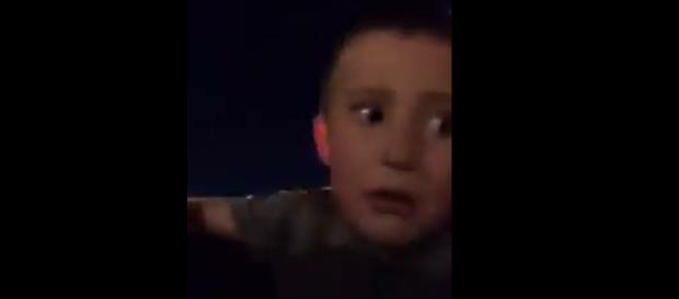 Momento em que Kaysen é agarrado pelo pai Momento em que Kaysen é agarrado pelo pai