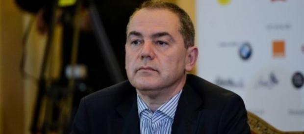Vlad Alexandrescu dat afară din Guvern de Cioloș Vlad Alexandrescu dat afară din Guvern de Cioloș