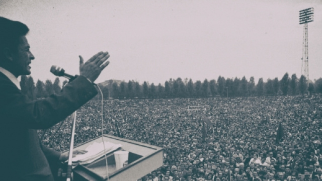 Enrico Berlinguer durante un suo comizio elettorale