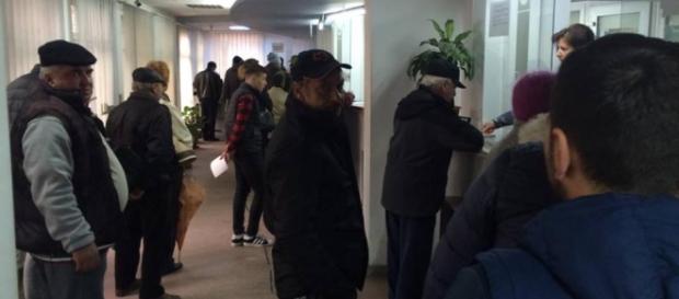 Cetăţenii au şi alte drepturi decât să stea la cozi Cetăţenii au şi alte drepturi decât să stea la cozi