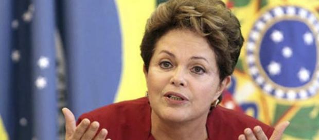 Dilma dispara que não irá renunciar. Dilma dispara que não irá renunciar.
