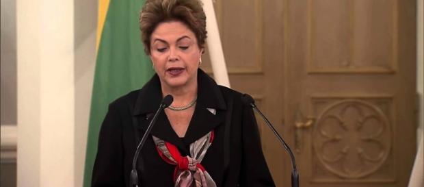 Dilma entrará com pedido de direito de resposta Dilma entrará com pedido de direito de resposta