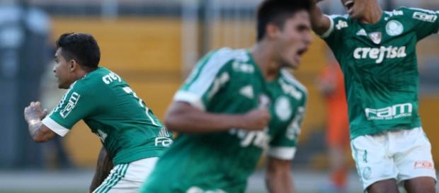 Dudu marca gol contra o Corinthians. Foto reprodução do Palmeiras Dudu marca gol contra o Corinthians. Foto reprodução do Palmeiras