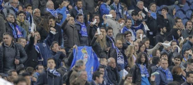 O desagrado dos adeptos do Futebol Clube do Porto. O desagrado dos adeptos do Futebol Clube do Porto.