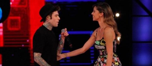 Fedez, lite fuori dal ristorante con il fratello di Belen?