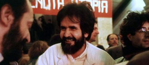 Il sociologo Mauro Rostagno, ucciso il 26 settembre 1988